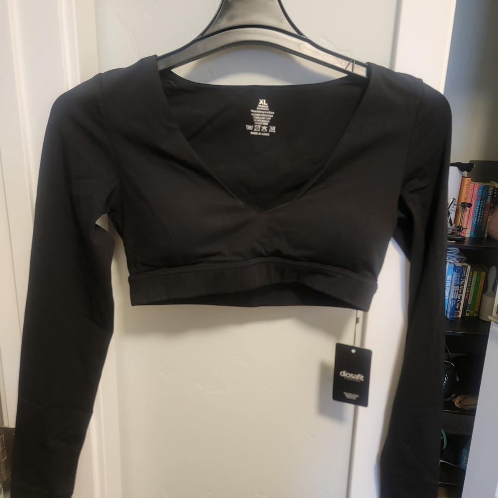 Black Long Sleeve Workout Crop Top